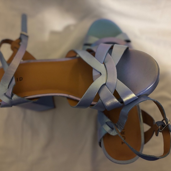 NWT Torrid Woman’s size 11 blue/purple iridescent chunky heel sandals - Picture 4 of 7